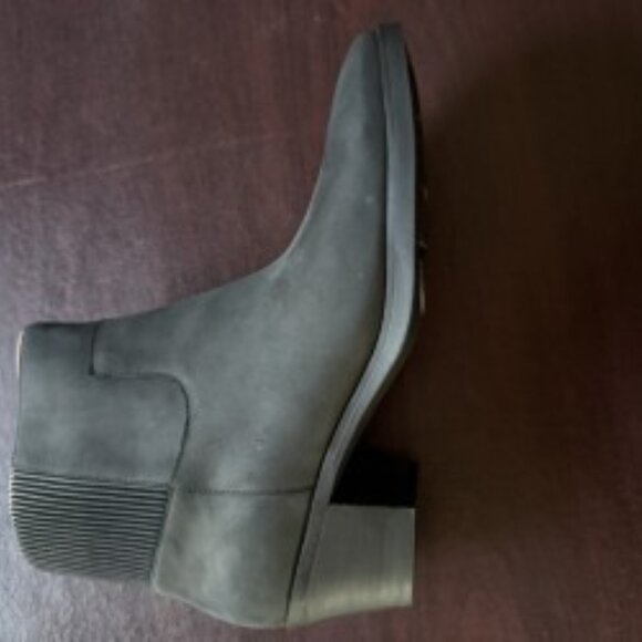 Vionic Shantelle Black 10M Ankle Boot - Picture 5 of 8